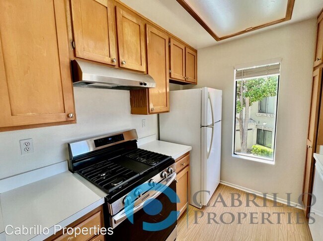 Building Photo - 1 br, 1 bath House - 11195 Camino Ruiz #88