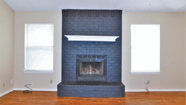 Building Photo - 2212 Bolivar St