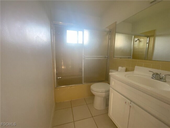 Foto del edificio - 221 Redcliff Ave