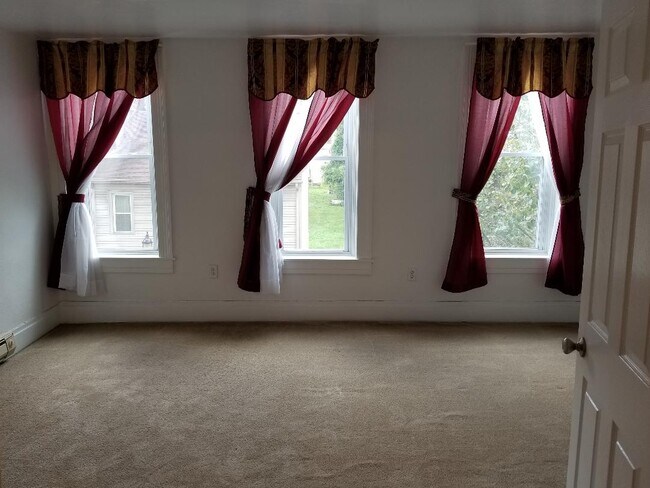 Living Room - 219 W Main St