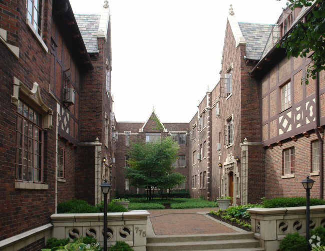 Building Photo - Broadway Apartments