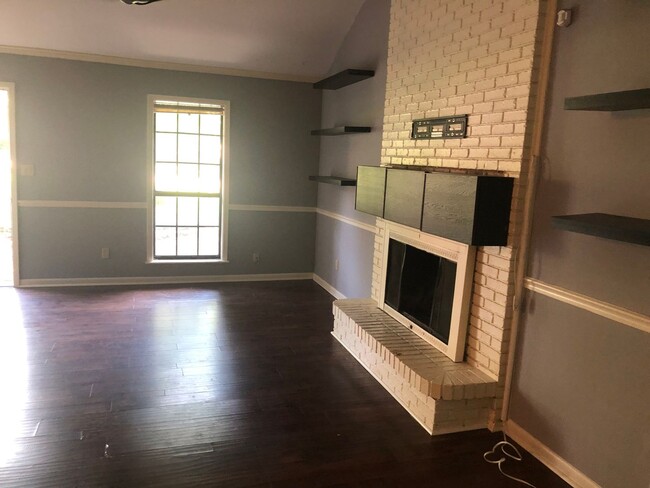 Building Photo - 3BR/2BA For Rent