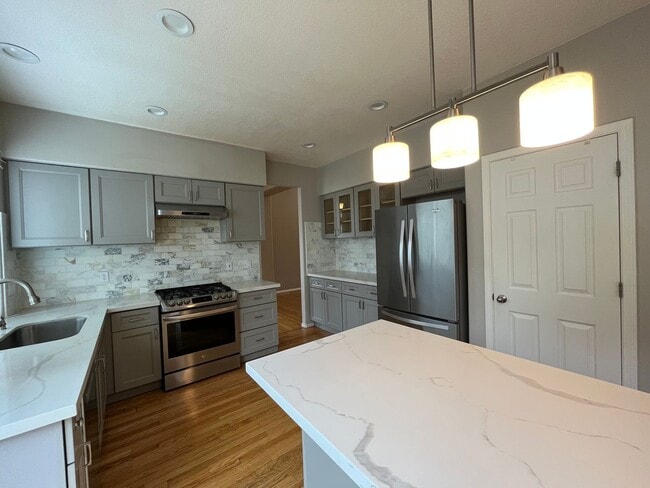 Building Photo - Spacious 4 Bed 3 Bath home in Bethany! Bon...