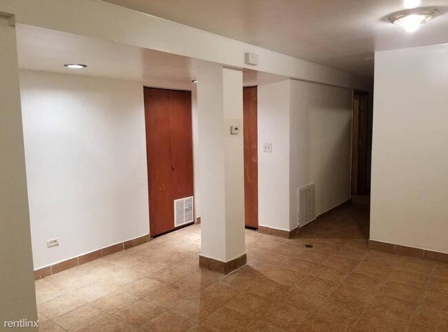 Foto del edificio - 2624 W Adams St