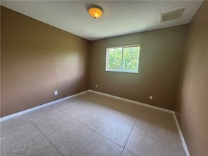Building Photo - 743 Ivan Ave S