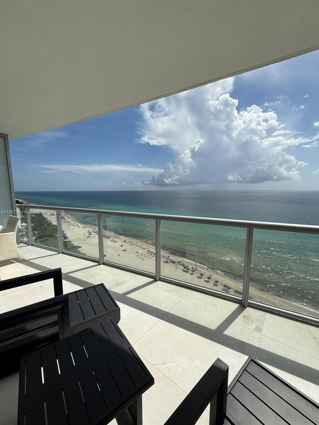 Building Photo - 17121 Collins Ave