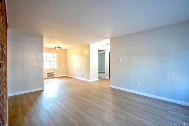 Building Photo - 167 NY-23