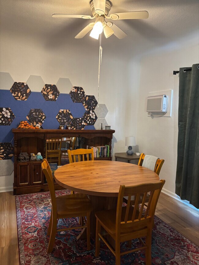 Foto del edificio - 115 W Tokay St