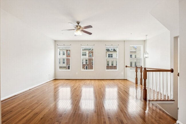 Foto del edificio - Stunning luxury townhome in the Fieldstone...