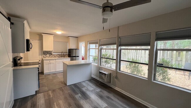 Foto del edificio - 1-Bedroom, 1-Bath Detached Apartment – Col...