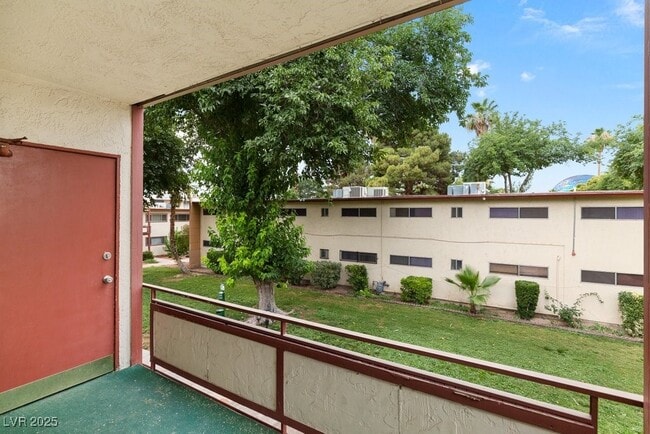 Building Photo - 350 E Desert Inn Rd