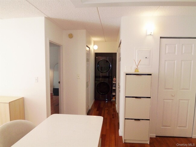 Foto del edificio - 777 N MacQuesten Pkwy