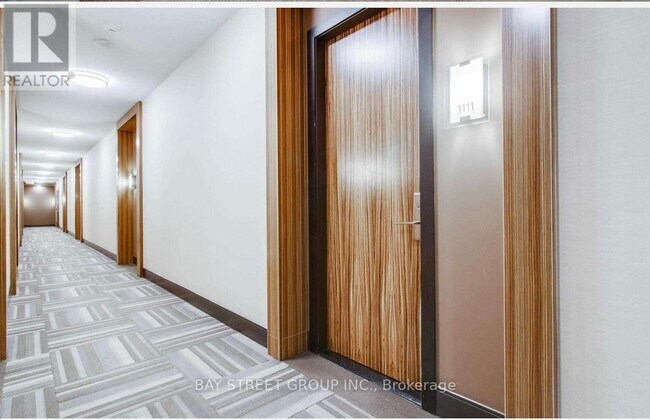 Photo du bâtiment - H-60 S Town Centre Blvd