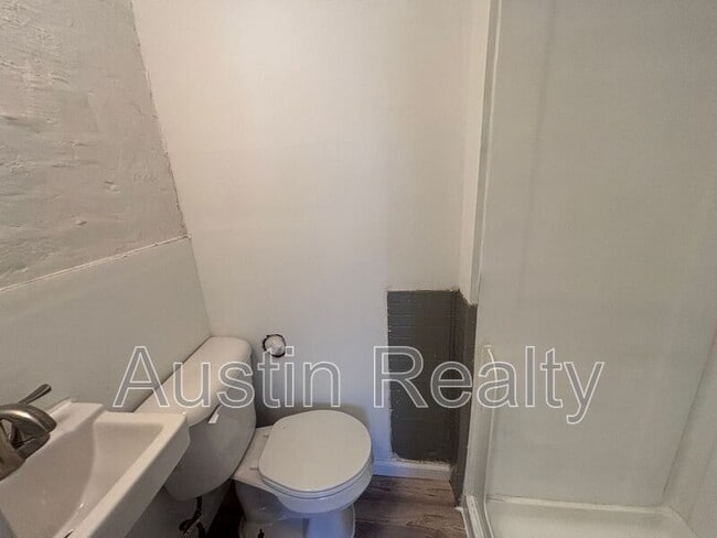 Building Photo - 324 N.Newstead