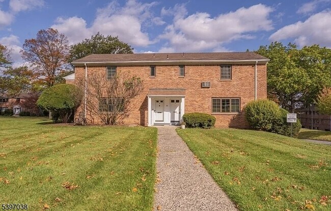 Building Photo - 85 Troy Dr