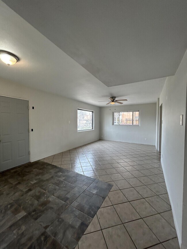 Building Photo - 2418 Alvarado Dr NE