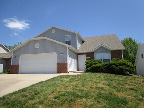 Building Photo - 5004-5006-5006 Betty Jean Way