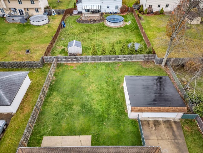 Foto del edificio - 21518 Willow Ln