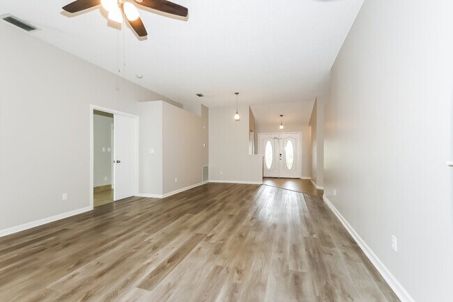 Foto del edificio - 108 Sherwood Dr
