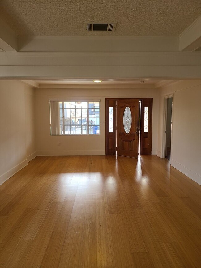 Foto del edificio - 522 N Hobart Blvd