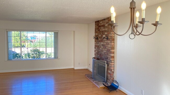 Building Photo - Gorgeous house - Huge Backyard with Bonus ...
