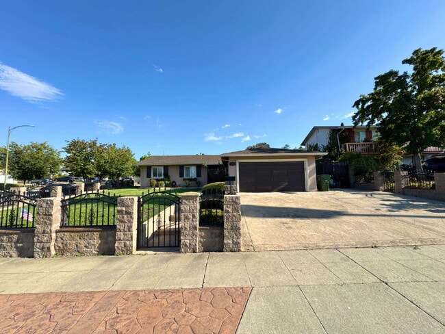Building Photo - Large Evergreen Home with Solar & Community Pool