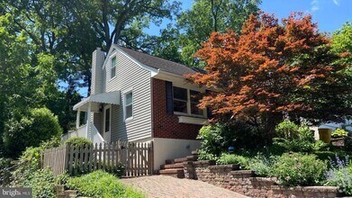 Building Photo - 417 W Maple Rd