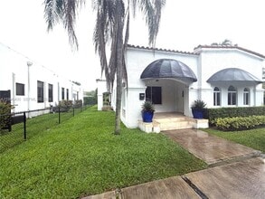 Building Photo - 5116 SW 57th Ave
