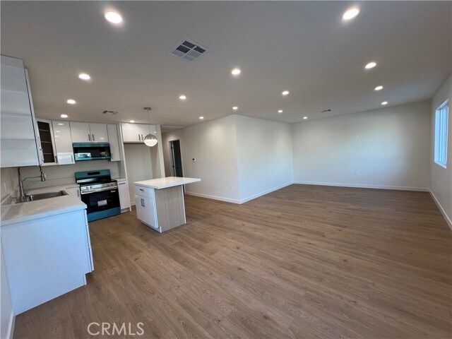 Foto del edificio - 11613 Eldridge Ave