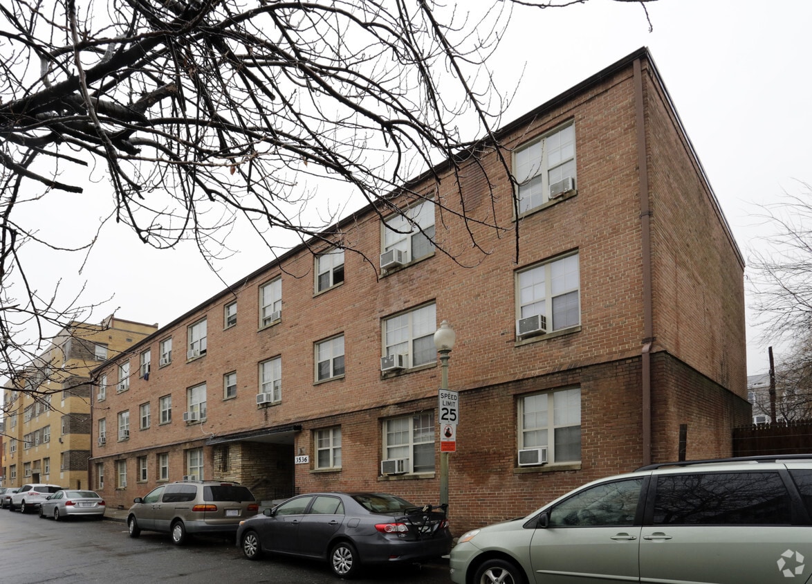 Primary Photo - Center St Apartments