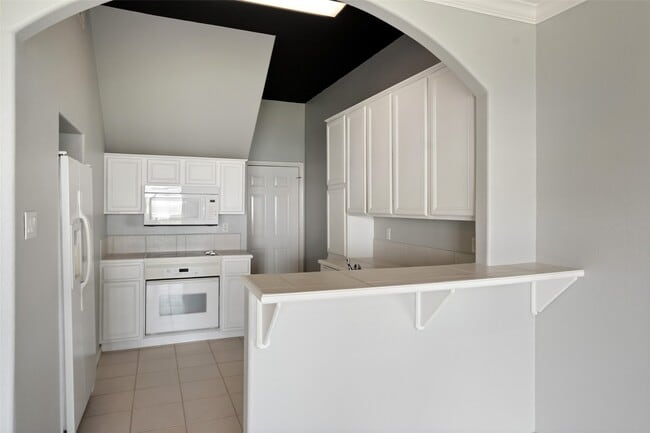 Building Photo - 16 Regency Pt