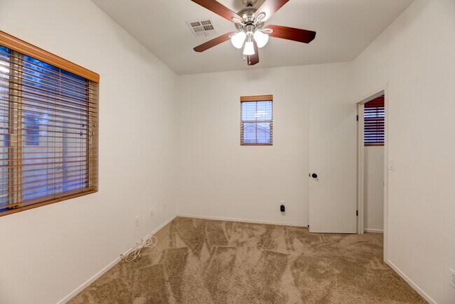 Building Photo - 998 Veranda View Ave