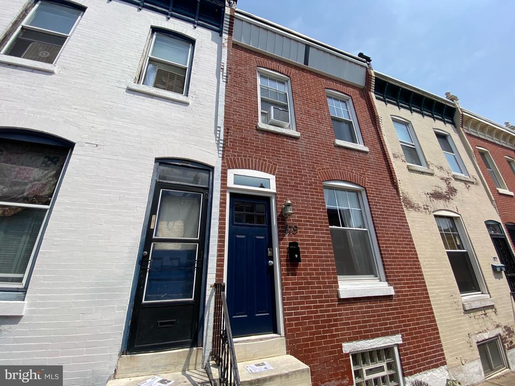 Primary Photo - 879 N Myrtlewood St