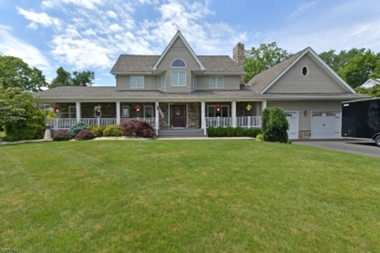 Foto principal - 85 Mountain Ridge Dr