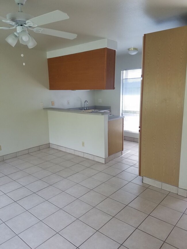 Foto del edificio - 40 Waiohuli St 5-Plex 1 bedroom 1 bath 1 p...