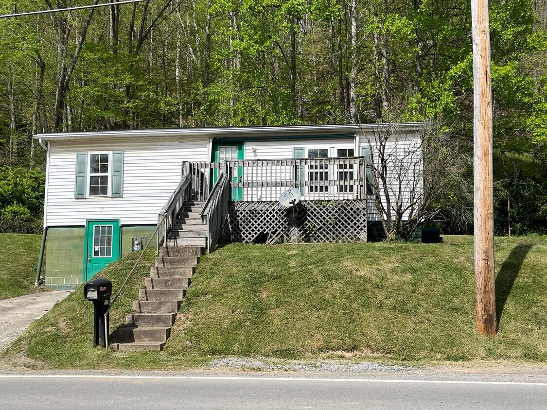 Foto principal - 316 W Main St, Glenville, 26351