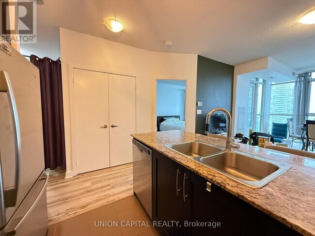 Photo du bâtiment - 4070 Confederation Pkwy