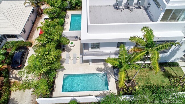 Foto del edificio - 1200 Palm Trail