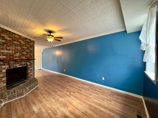 Building Photo - Charming 2 Bedroom/1 Bathroom Townhome in Baltimore, MD!