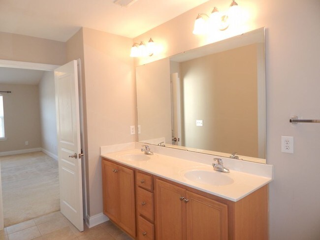 Building Photo - 3005 Streamlet Way