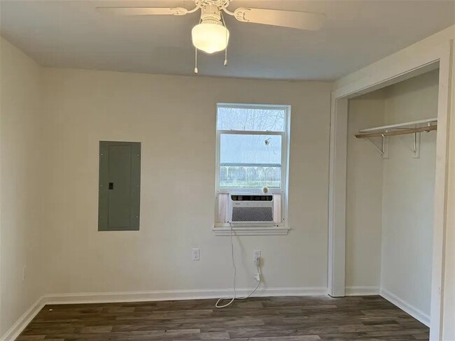 Building Photo - 1810 N Church St