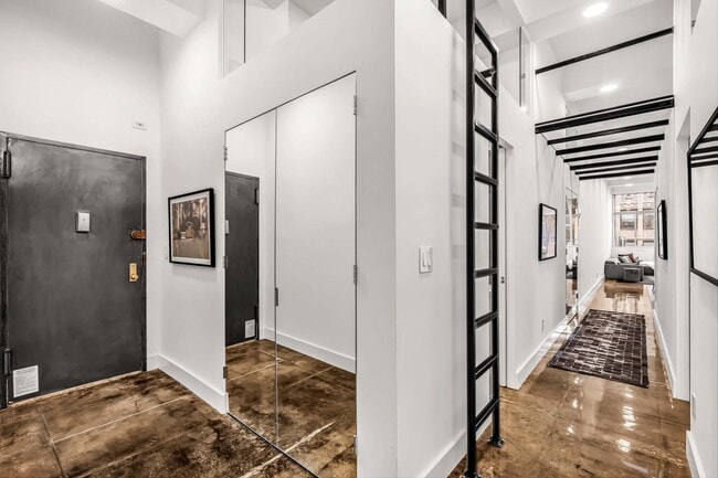 Photo - 310 E 46th St (New York, NY) Apartment