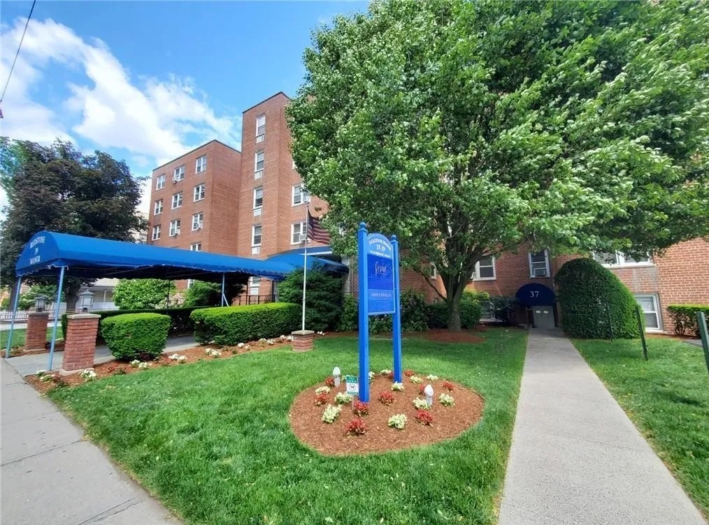 39 Glenbrook Road, Unit 2B, Stamford, CT 06902