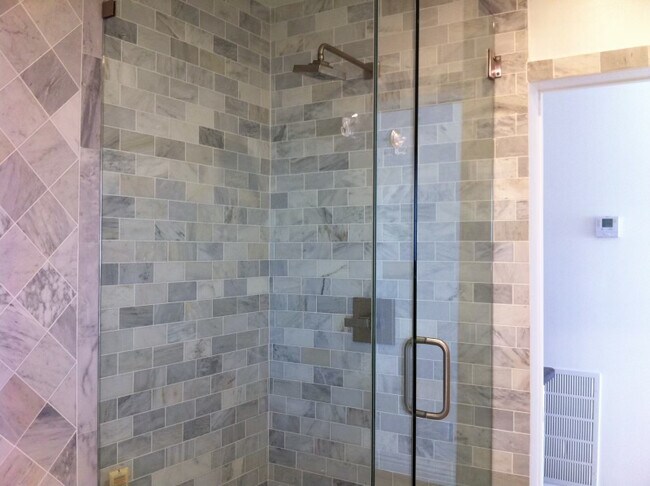 Shower - 30 5th Pl