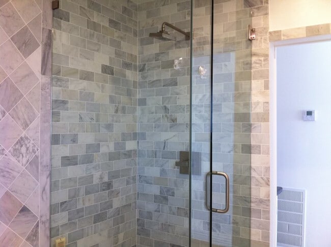Shower - 30 5th Pl