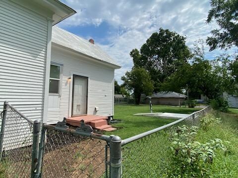 Primary Photo - 309 N Louisa Ave