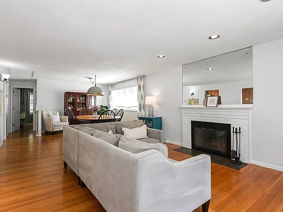 Photo - 546 Poplar St House