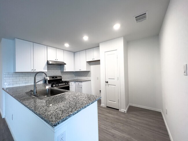 Foto del edificio - 5940 Sunset Song Ln