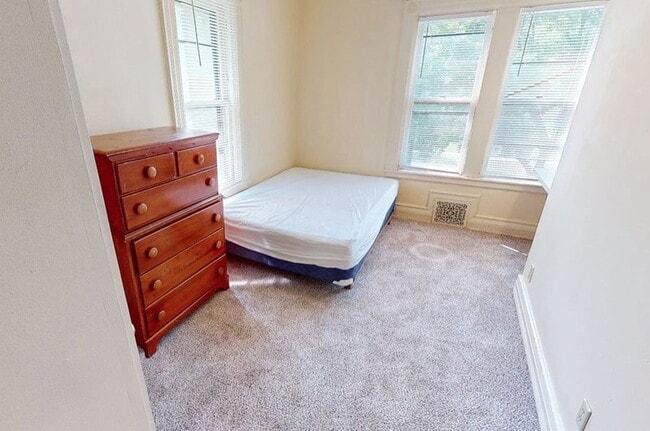 Photo - 319 Catherine St House