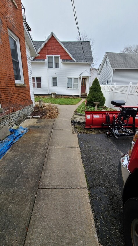 Primary Photo - 35 Ford Ave